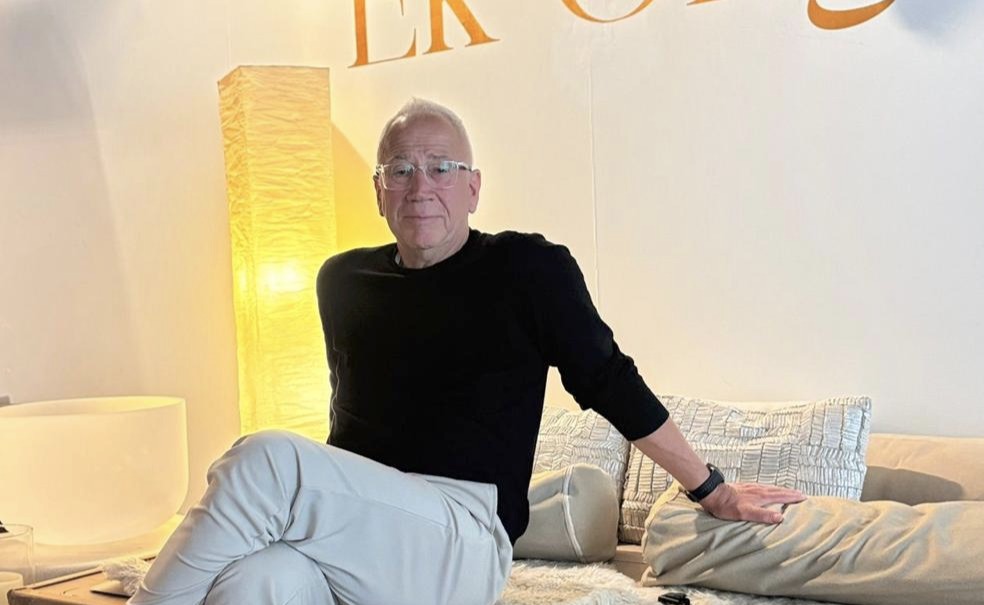 Jürgen Käfer, NLP and leadership trainer, seated in his training space